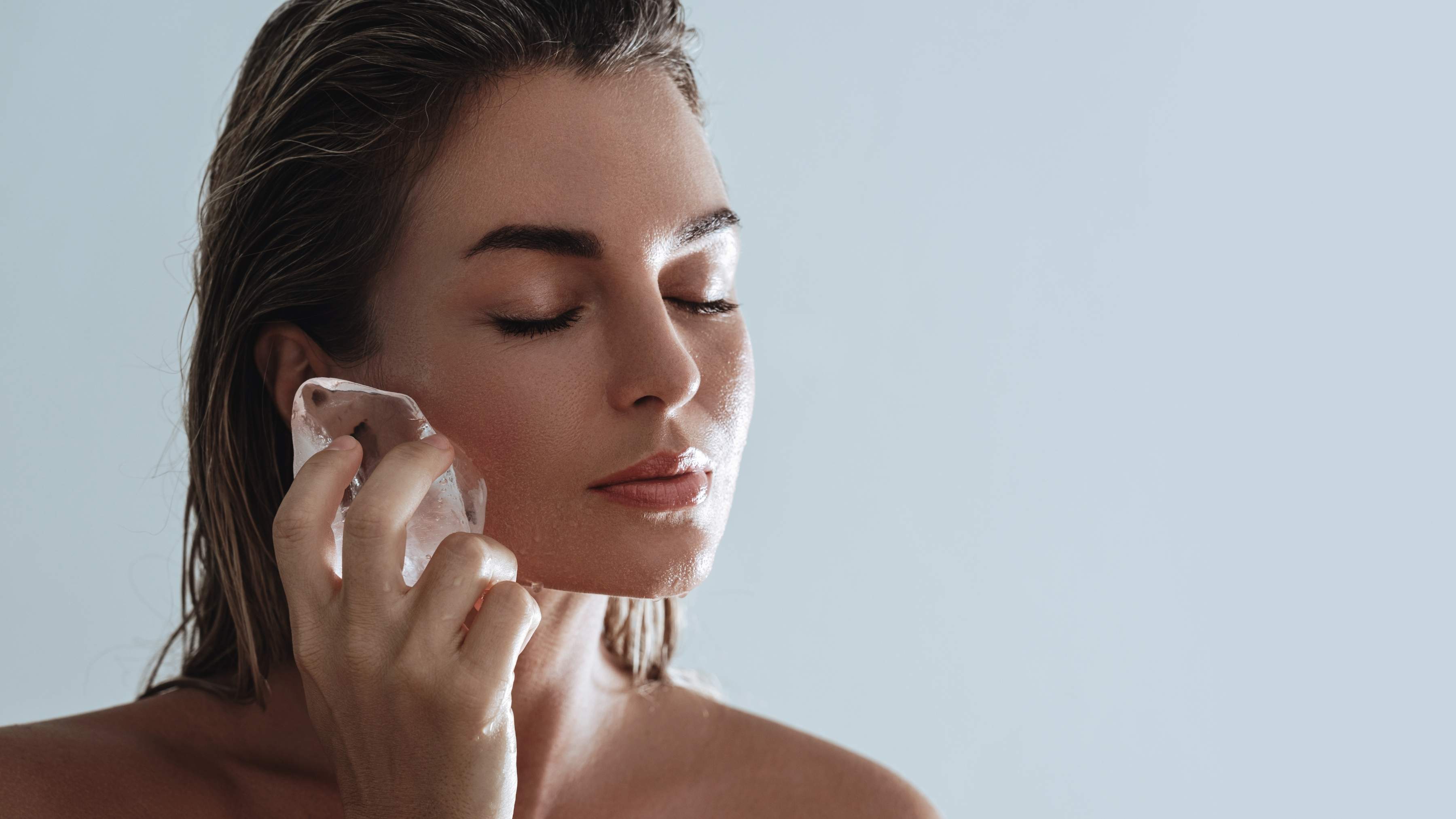 Benefits-of-applying-ice-on-face