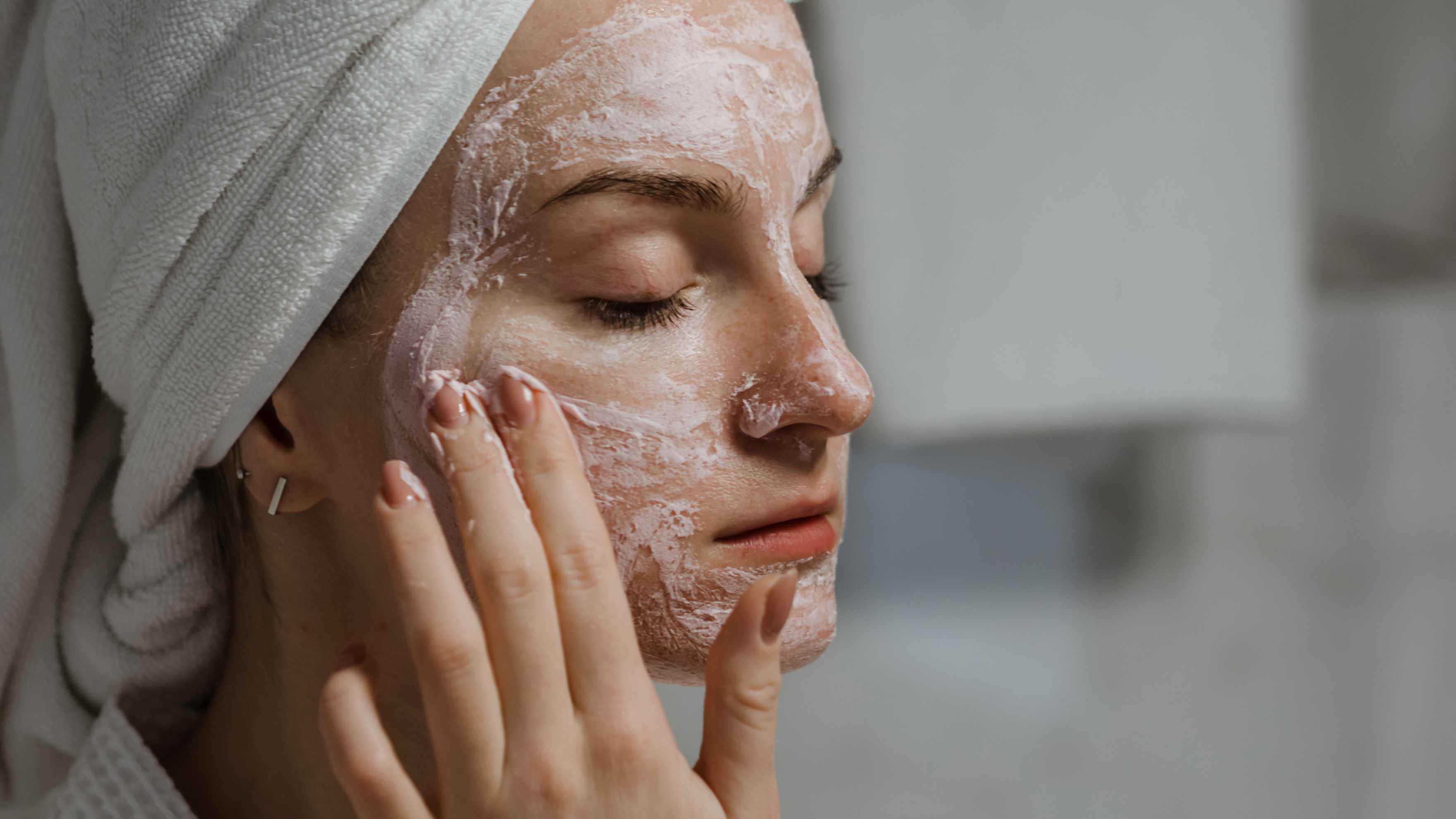 How to Apply a Rice Flour Face Pack