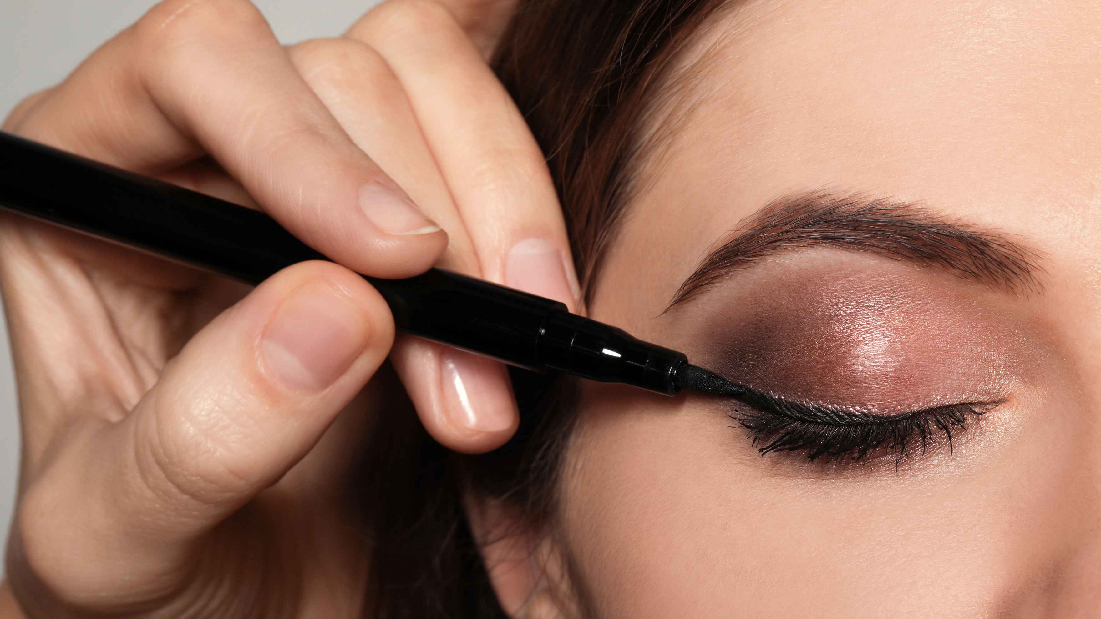Classic Lash Line Definition (Beginner-Friendly)