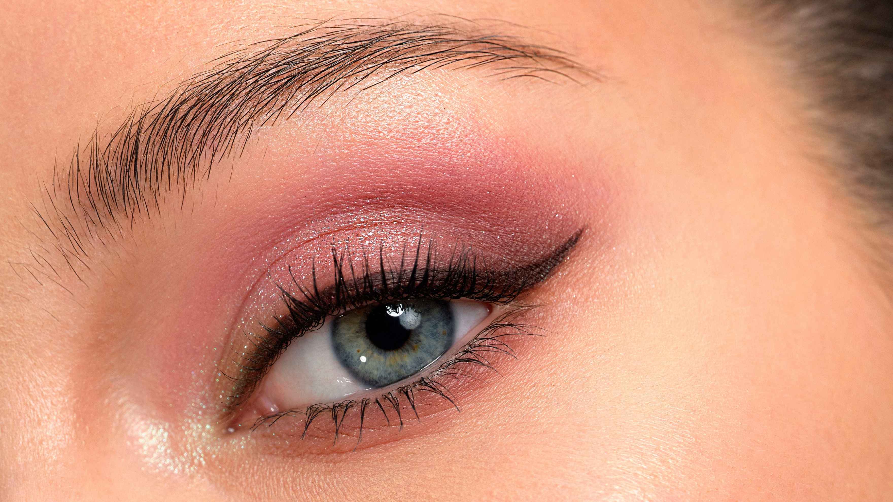 How Do You Do Winged Eyeliner (The Classic Wing)