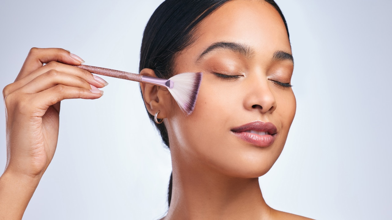 Blush – Add a Natural Flush to Your Cheek 