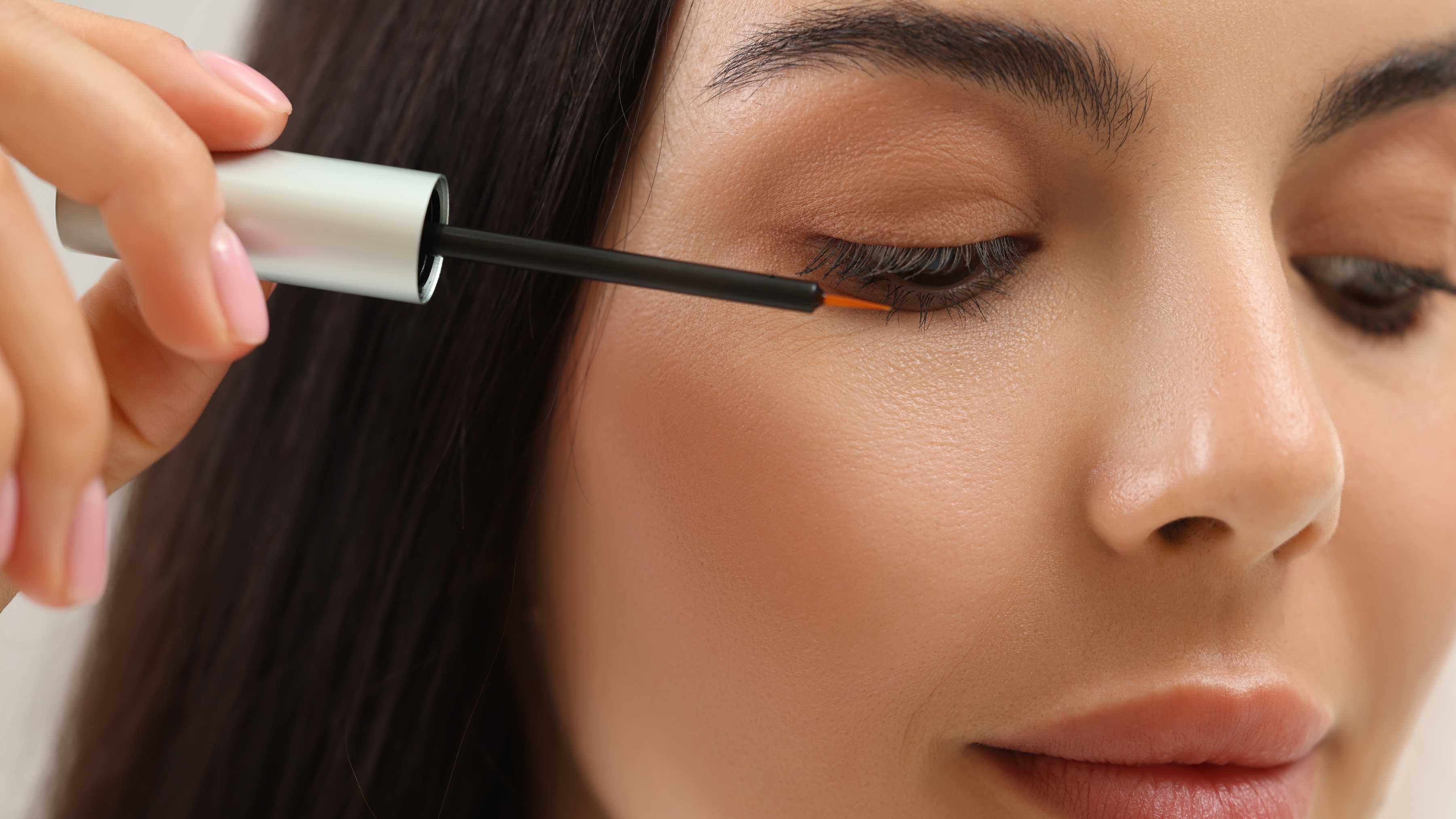 Castor oil for eyelashes - benefits & uses