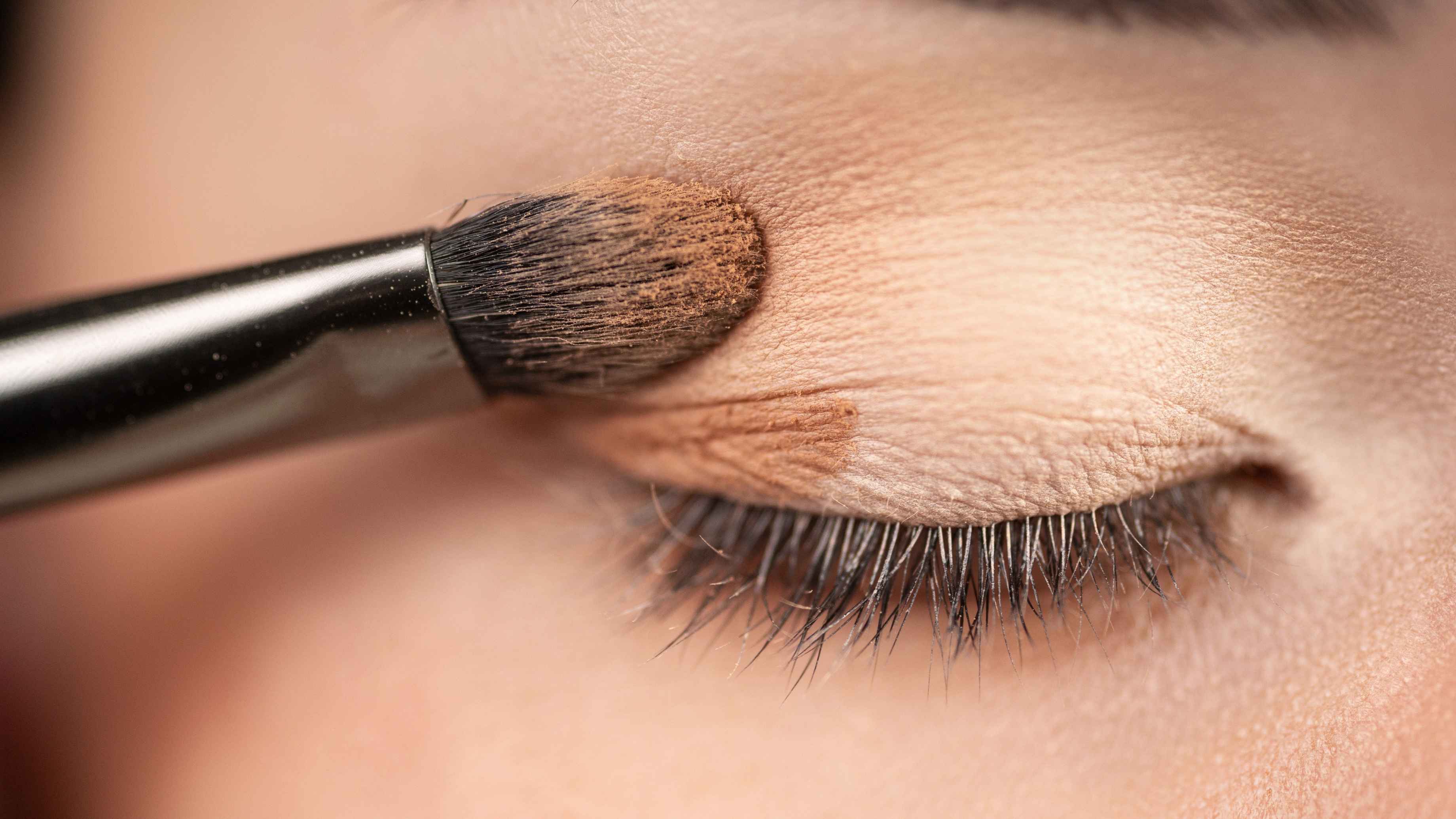 Eye Makeup Steps: A Quick Checklist