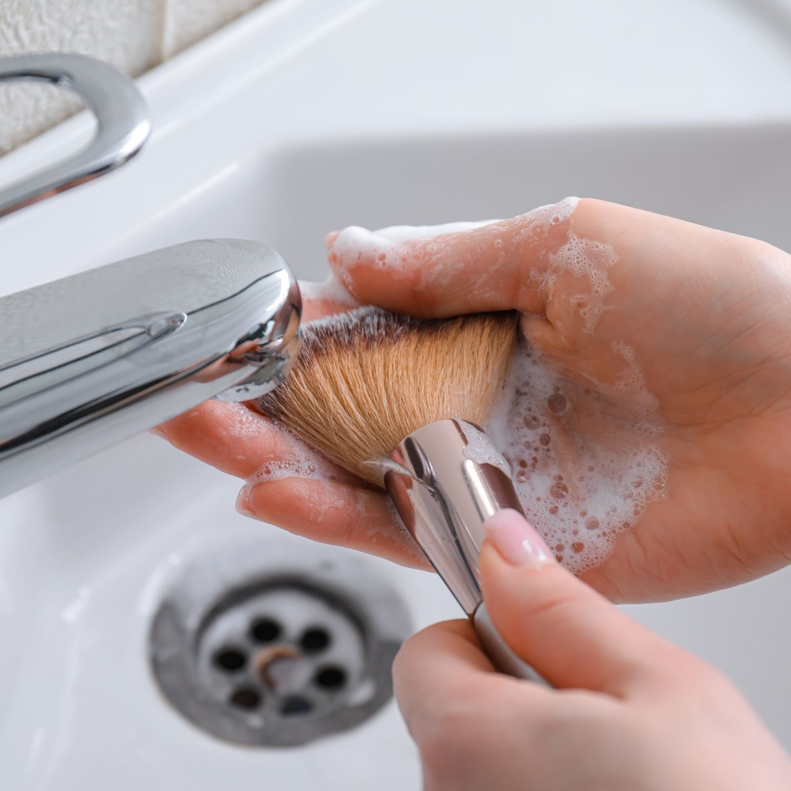 How to Clean Makeup Brushes at Home – Easy Guide to Wash & Sanitize Them