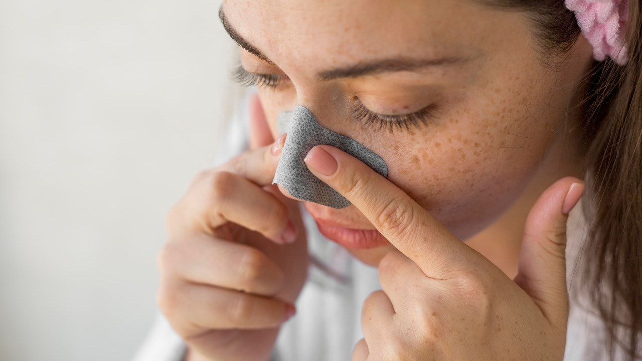 Softens blackheads