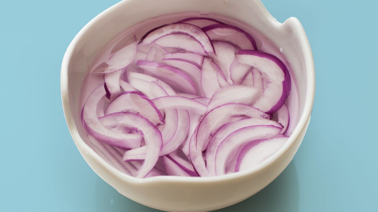 How to Make Onion Juice for Hair at Home: A Simple DIY Recipe