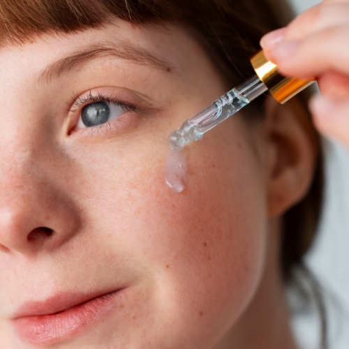 Best Face Serums for Dry Skin: Benefits, How to Use & Dermatologist Picks