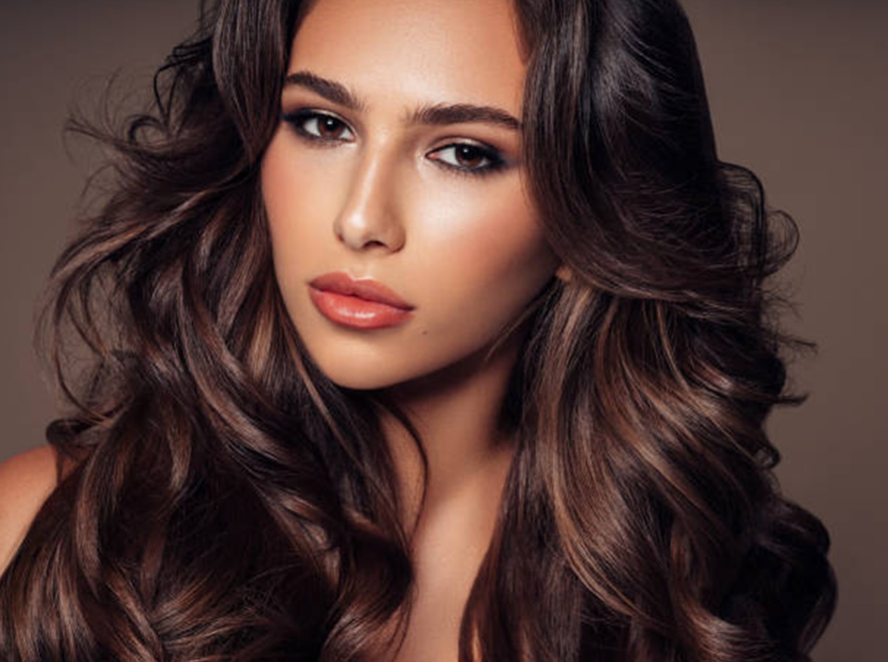 makeup trends woman brown hair