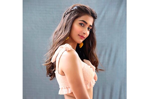 উঁচু করে বাঁধা ছিমছাম পনিটেল উঁচু করে বাঁধা ছিমছাম পনিটেল
