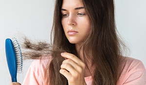  5 common habits that are causing your hair to fall out