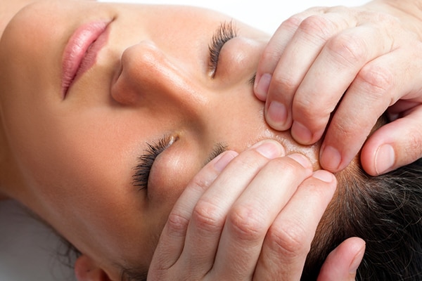 5 minute face massages for glowing skin