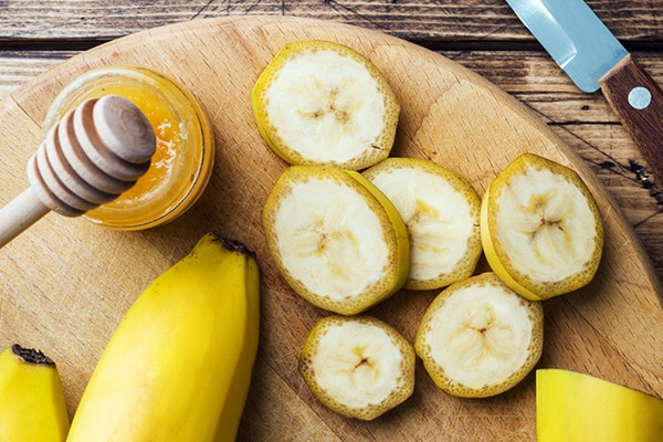 Use banana and honey mask