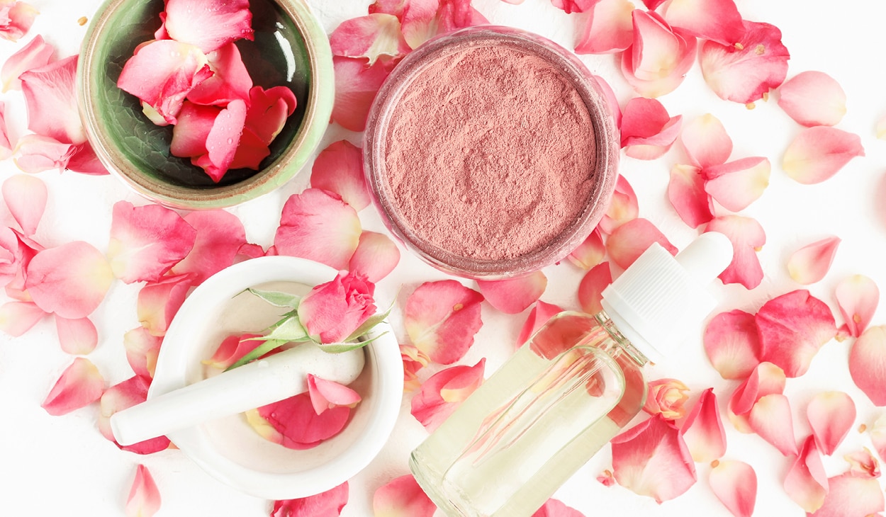 7 DIY Rose Face Packs For Glowing Skin