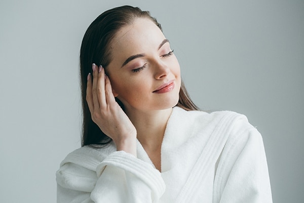 Prevents premature greying Prevents premature greying