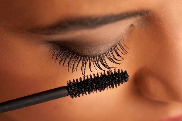 Makeup for big eyes tips 8: Lashes