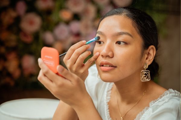 Eyes on You: A step-by-step Guide to Flawless Eye Makeup Eyes on You: A step-by-step Guide to Flawless Eye Makeup