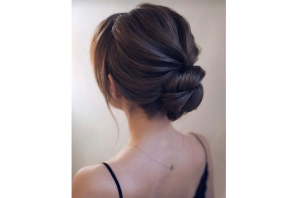 Create this super chic low bun Create this super chic low bun