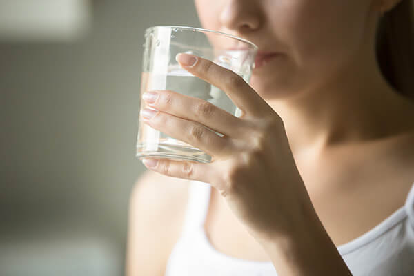 Moisturising locks moisture into the skin