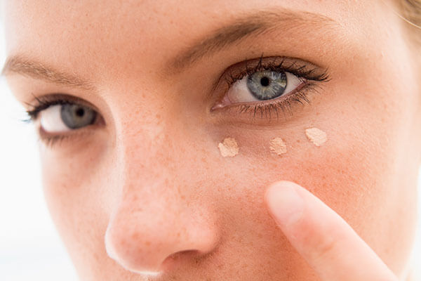 HOW TO KEEP YOUR UNDER EYE CONCEALER FROM CREASING