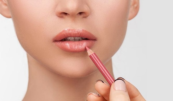 लिप लाइनर की ये ट्रिक्स, जो आपको मालूम होनी ही चाहिए