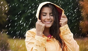 10 Skin Care Tips To Make Your Skin Sparkle In The Monsoons