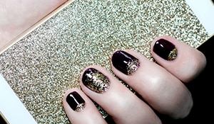 A step by step guide to removing glitter nail polish!