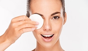 Here is why a makeup remover is an indispensable part of your vanity kit...