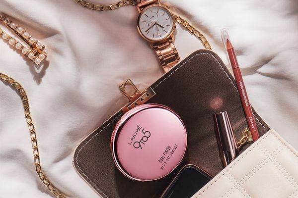 5 WAYS TO WEAR MAKEUP ON THE GO