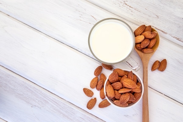 Almond and milk mask: