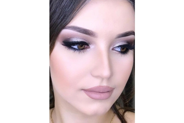 How to remove glitter eye makeup easily How to remove glitter eye makeup easily