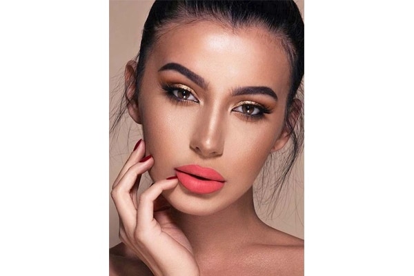 How to remove glitter eye makeup easily How to remove glitter eye makeup easily