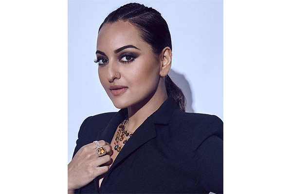 फ़ेस के शेप के अनुसार कैसे करें कोंटूरिंग फ़ेस के शेप के अनुसार कैसे करें कोंटूरिंग