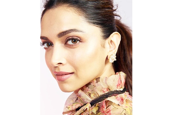 फ़ेस के शेप के अनुसार कैसे करें कोंटूरिंग फ़ेस के शेप के अनुसार कैसे करें कोंटूरिंग