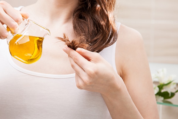 How to use castor oil for dandruff