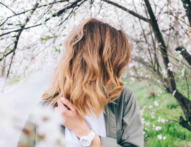 wolf cut hairstyle blonde wavy hair woman