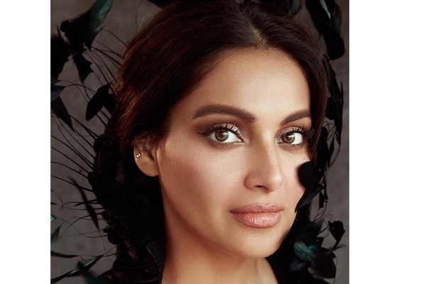 গাঢ় লিপস্টিক গাঢ় লিপস্টিক