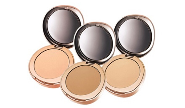 How to use a compact powder for oily skin